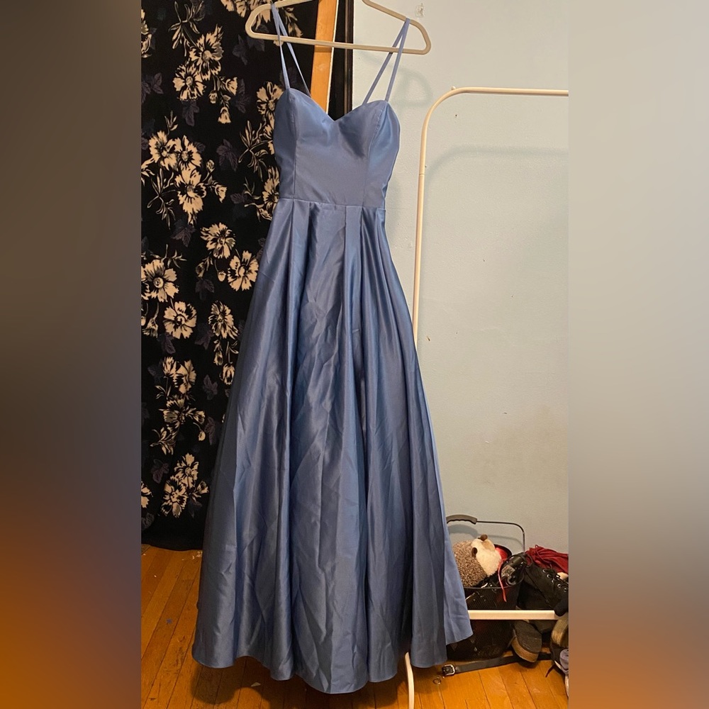BlondeNites Satin Sweetheart Neckline Formal Ball Gown Prom Dress Size 9 Juniors
